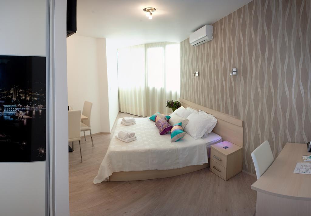 Cro Jet Set Apartments Split Exterior photo